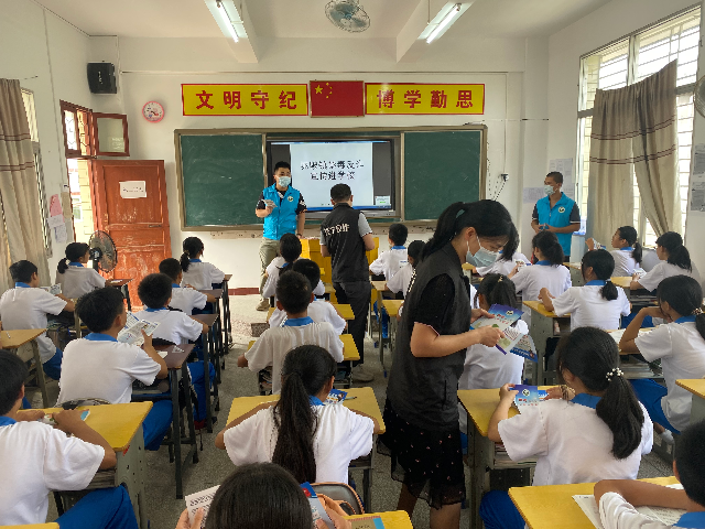 禁毒反诈进校园5.jpg