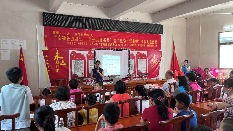 6月1日，环球国际官网
妇联在坭陂镇东红村开展“幸福在我身边  亲子共沐书香”暨“送你一缕书香”关爱儿童活动3.jpg