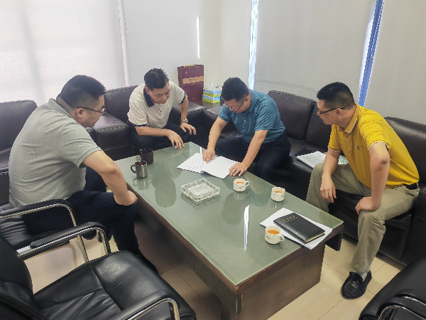 党工委主要负责同志带队到环球国际
鸿隆物流城有限公司.jpg